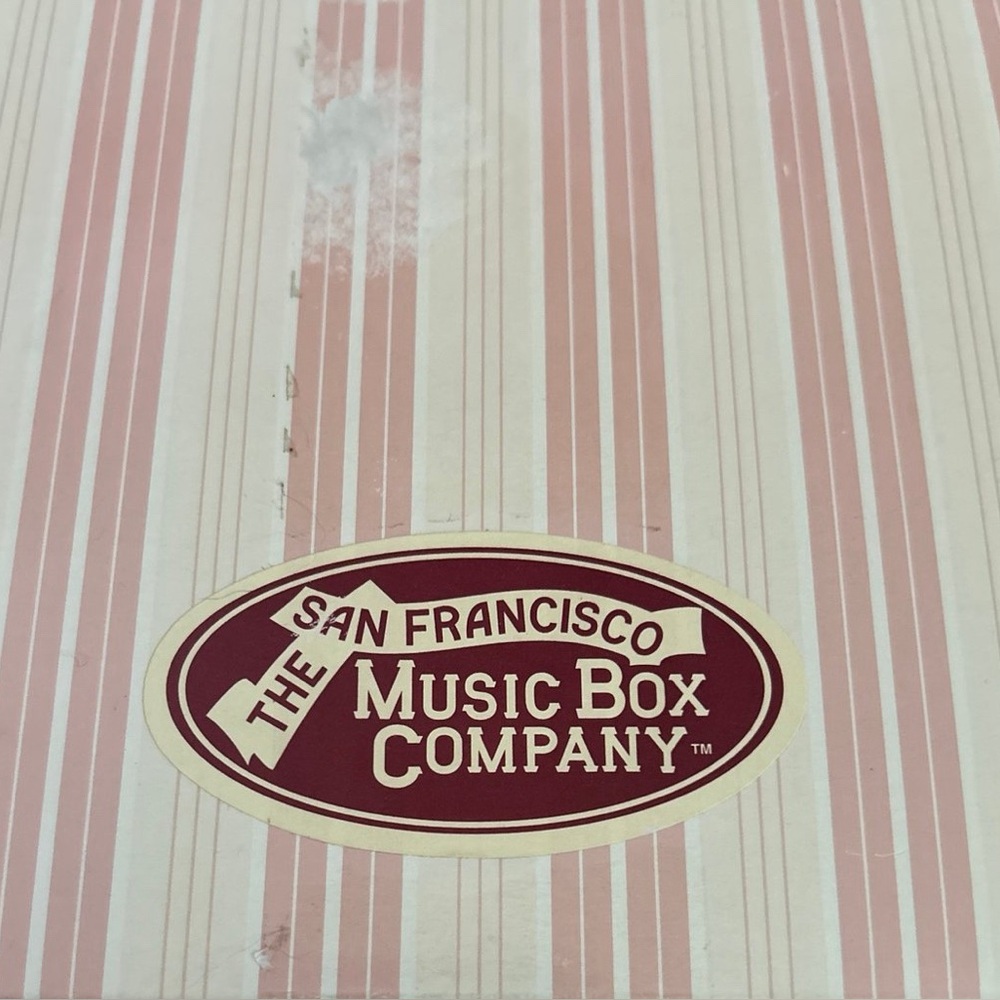 Betty Boop Happy Birthday Cake Music Box San Francisco Company 2005 Figurine - Picture 3 of 12